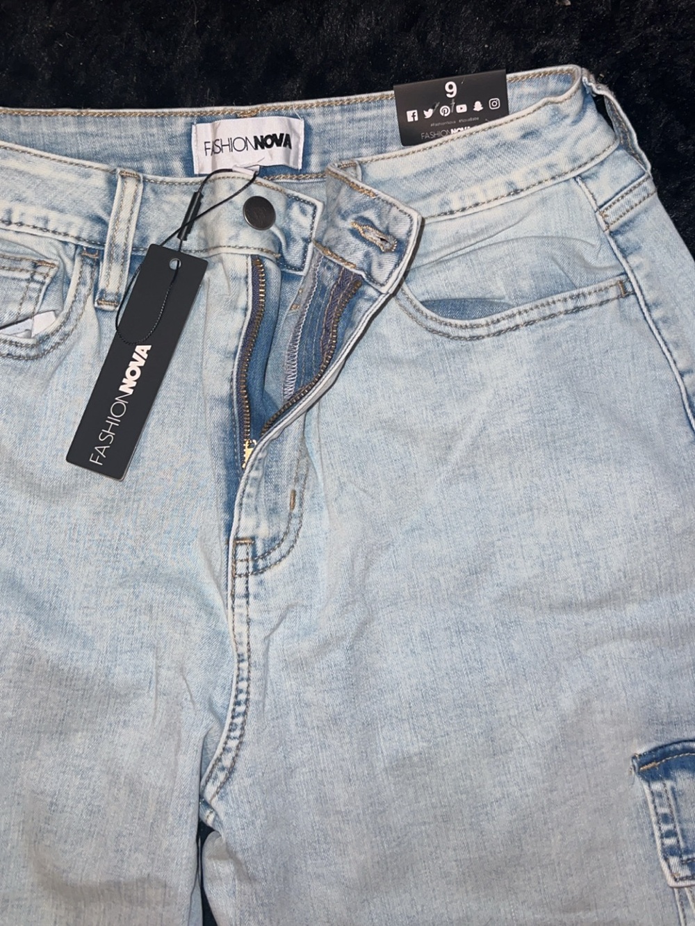 Fashion Nova Light Wash Cargo Jeans – Size 9 – Wide Leg – NWT - Picture 5 of 9